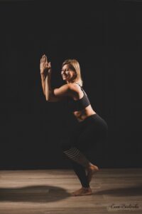 Garudasana pozycja orła